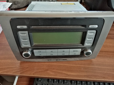Radio CD VW Passat B6 cod 1K0035186R / 1k0 035 186