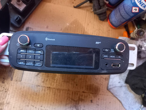 Radio cu Bluetooth Renault Clio 4 cod produs:281154438R