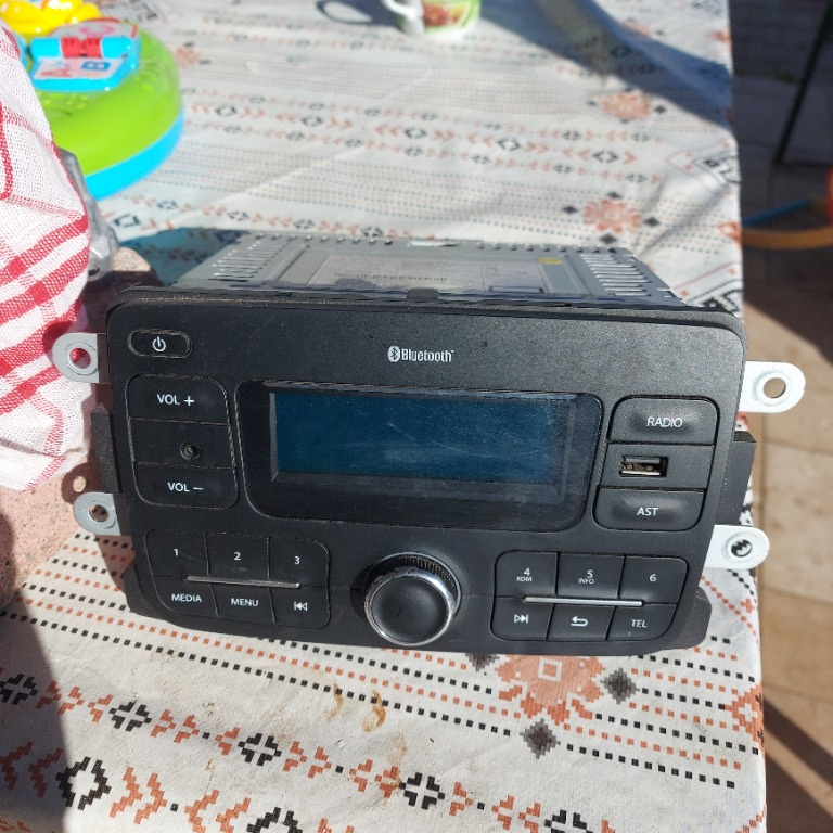 Radio MP3 Dacia Dokker Dacia Duster Dacia Sandero Dacia Lodgy Dacia Logan cod produs: 281156864R