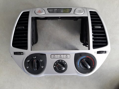 Rama adaptoare navigatie sau cd-player cu display mare Hyundai i20 2011