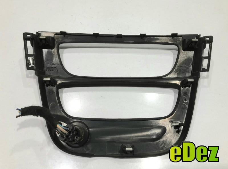 Rama consola centrala bord Renault Megane 3 (2008-2012) 682605490r