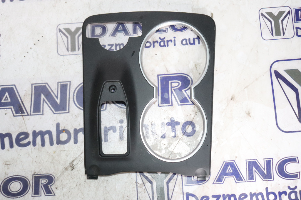 Rama consola pahare si buton navigare Mercedes GLK cu o mica imperfectiune pe interior