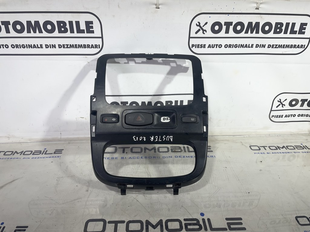 Rama radio Dacia Duster 2013 : 682604477R
