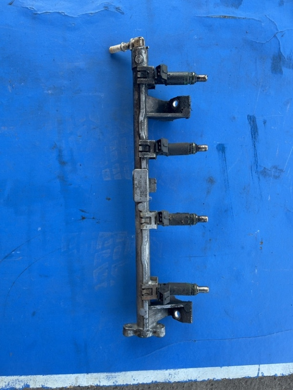 Rampă injectoare - Alte specificații: Cu injectoare - Ford Focus 1 generation [1998 - 2004]
