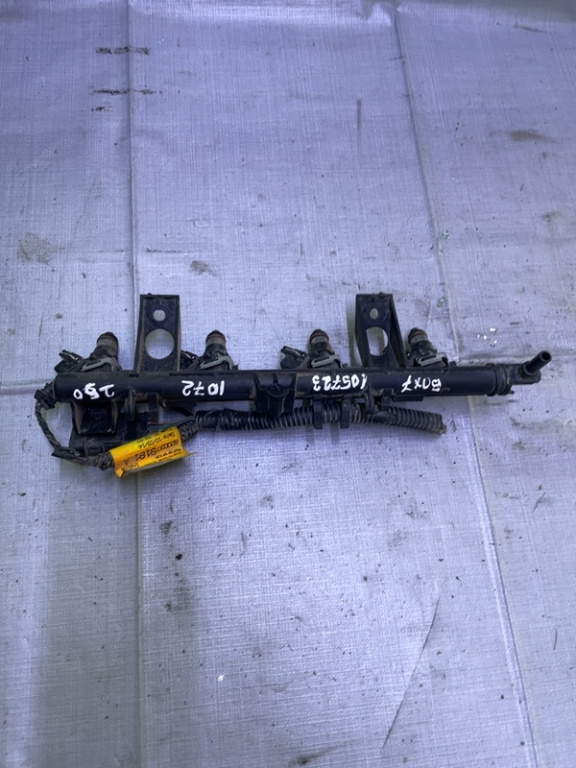 Rampă injectoare - Combustibil: Benzină, Alte specificații: Cu injectoare - Dacia Sandero 2 generation [2013 - 2016] Hatchback 5-doors 1.2 16V MT (75 hp)