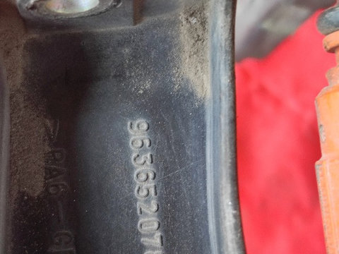 Rampă injectoare Peugeot 307/Xsara. Motorizare 1.6B Cod: 9636520780