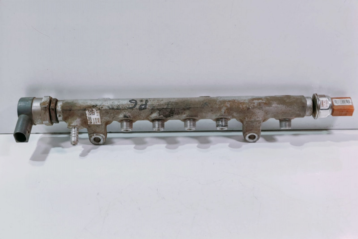 Rampa injectoare 03L089C/03L906051/057130764H Volkswagen VW Passat B7 [2010 - 2015]
