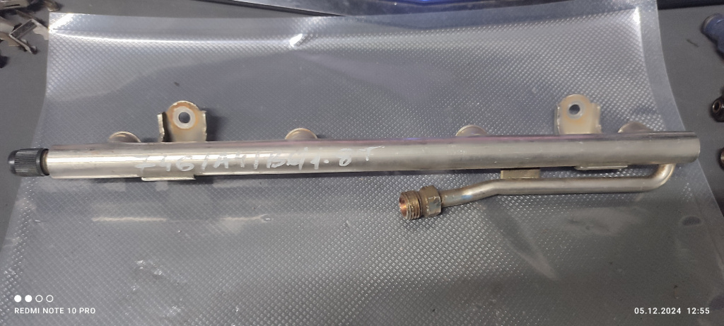 RAMPA INJECTOARE 06B133317AF Audi A4 B6 an 2004 BEX / BFB cod piesa 06B133317AF