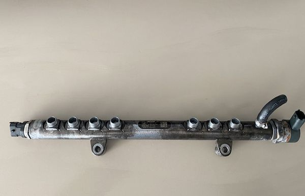 Rampa injectoare 2.0 2.4 Volvo XC60 2009-2017 30777759