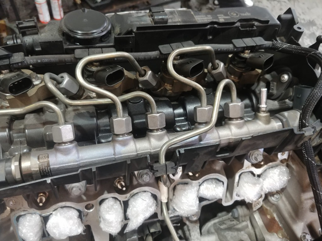 Rampa injectoare 2.0 d bmw x1 f48 bmw x3 g01 bmw x4 g02m 0445214371 857924002