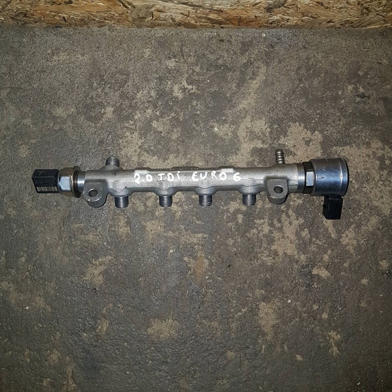 Rampa injectoare audi a3 8v cabrio 1.6 tdi crkb 110 cai cod 04l130089g 04l130764c