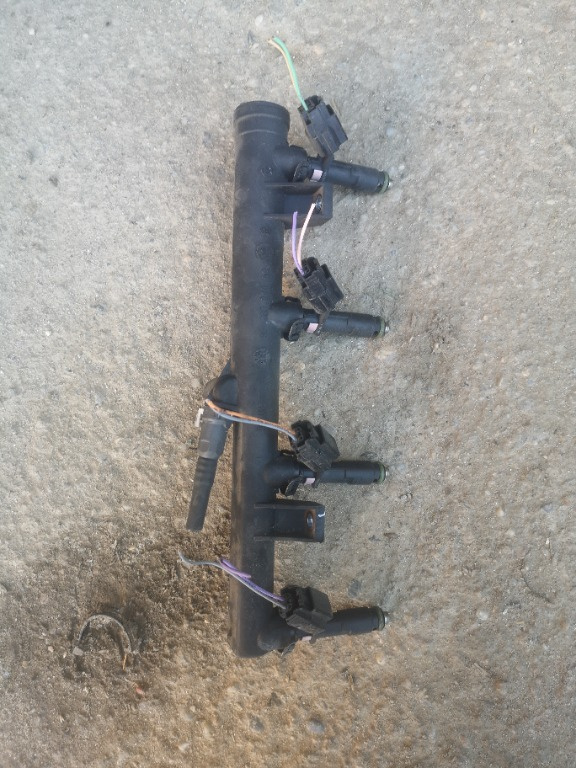 Rampa injectoare Citroen , Peugeot 1.8 , 2.0 benzina cod: 9628084680