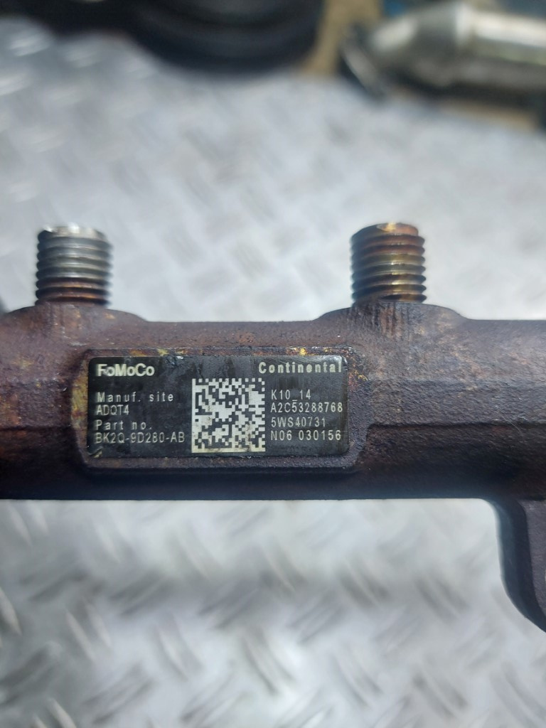 Rampa injectoare cu regulator Ford Trans