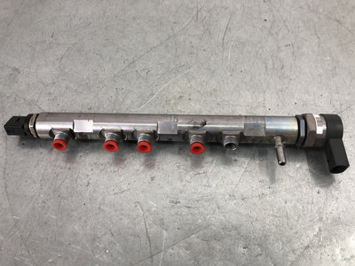 Rampa injectoare cu senzor BMW 520 d F10 F11 184 C
