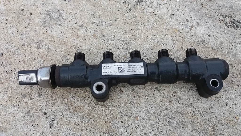 Rampa injectoare cu senzor Citroen C5 III 1.6 HDI