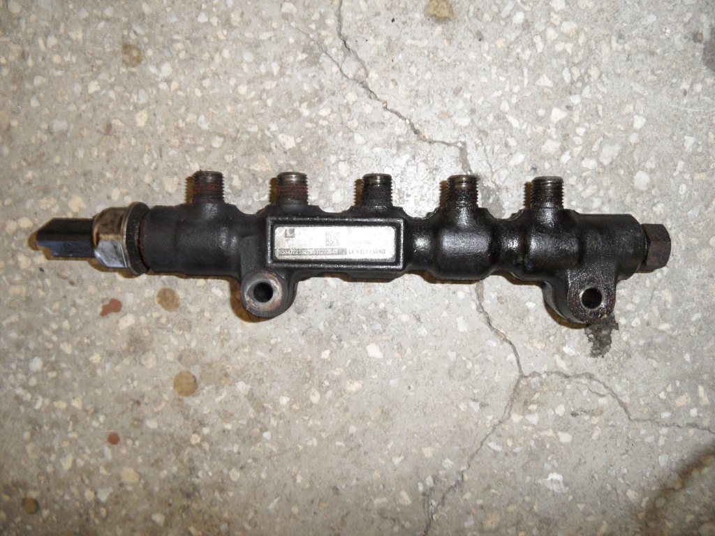 Rampa injectoare cu senzor Ford Focus 2 1.6 TDCI