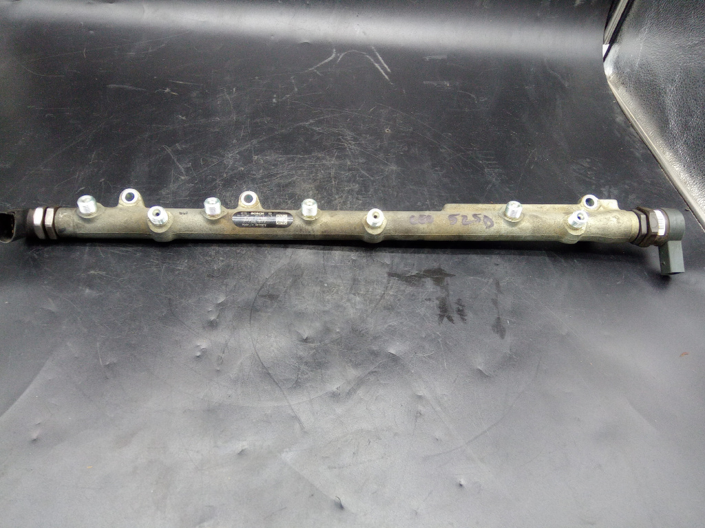 Rampa injectoare e60 Bmw E60 an 2007 cod piesa 7788679
