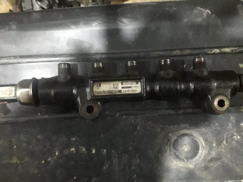 Rampa injectoare Ford Fiesta 1.4Tdc 9654592680