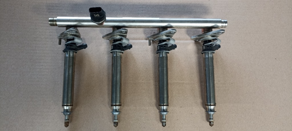 Rampa injectoare Mercedes GLE W167, 4.0 benzina V8, A2700701595