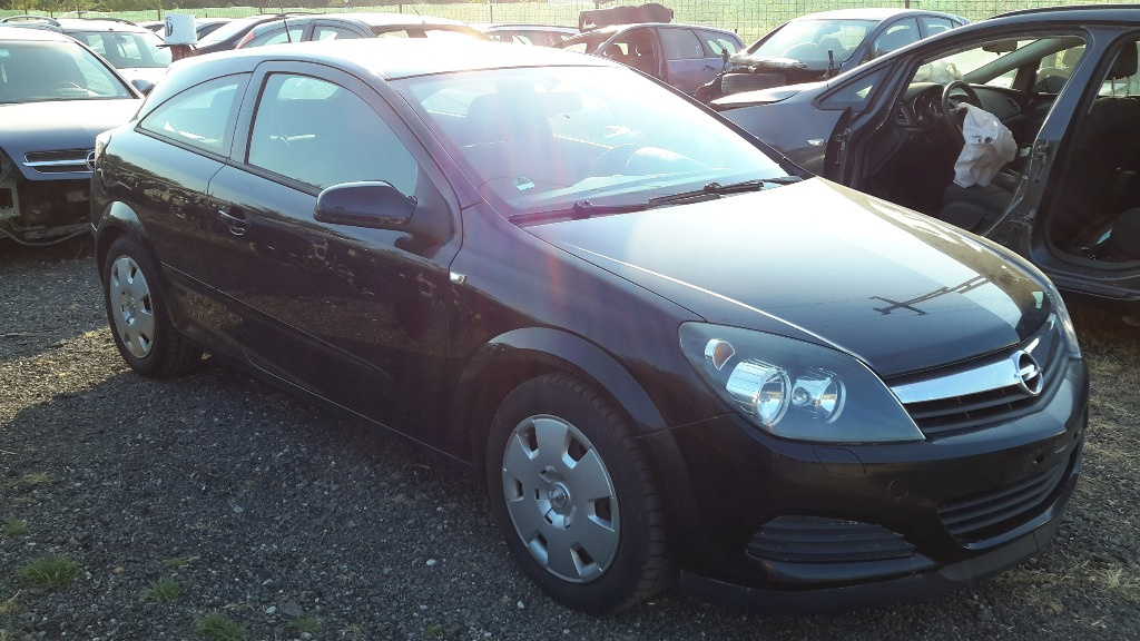 Rampa injectoare Opel Astra H 2005 coupe