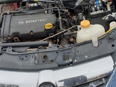 Rampa injectoare Opel corsa D 1.4 benzina