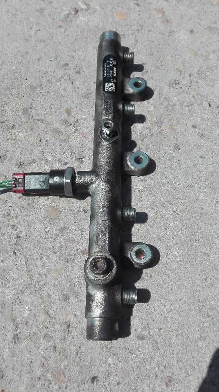 Rampa injectoare Peugeot 307 407 Citroen C5 2.0 HDI Bosch cod : 0445214019