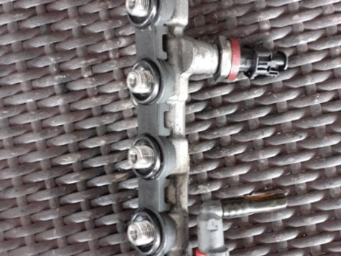 Rampa Injectoare Renault Grand Scenic 3 2.0 dci 150 CP Euro 5 Cod 8200947803
