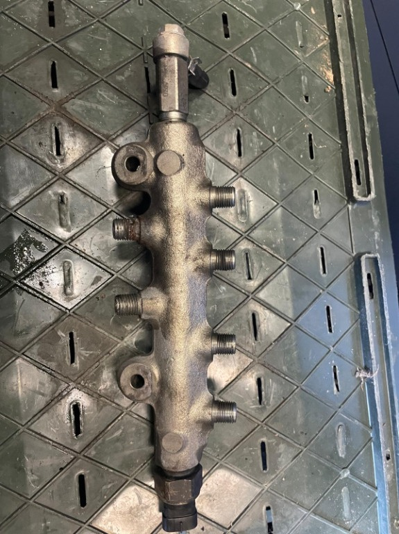 Rampa injectoare + senzor Mazda 5 2.0 diesel 2008 E4 RF7J A