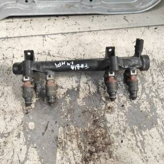 Rampa+Injectoare skoda fabia 1.4b 047906031c