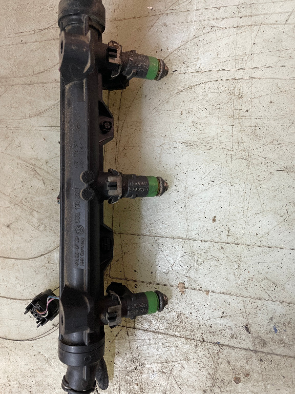 Rampa injectoare Volkswagen Polo 9N Mk4  1.2 Benzina 2002-2005