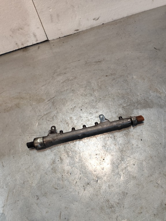 Rampa injectoare VW Derby 1.6 tdi cod : 03L130089B