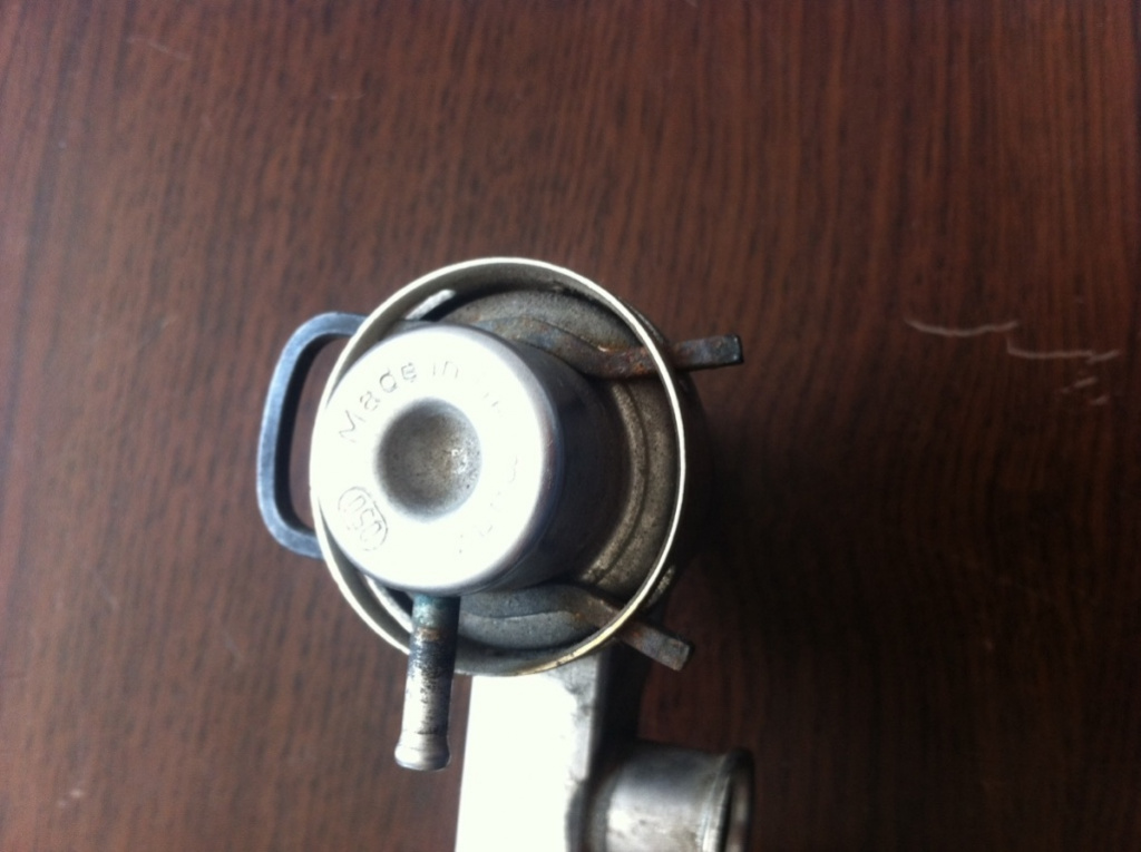 Regulator rampa presiune injectoare Volkswagen VW Passat B5.5 [facelift] [2000 - 2005] Sedan 2.0 MT (115 hp) (3B3)