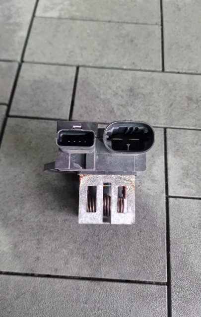 Releu electroventilator Cod: 98372A01 Pe