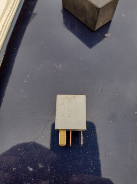 Releu ( originala ) de opel cu cod 90414477