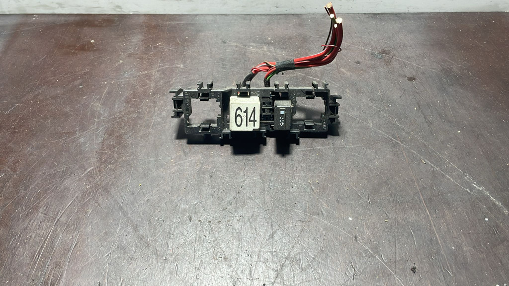 Releu pompa combustibil cod 8E0951253 pentru Audi A6 C6 an 2004 - 2010