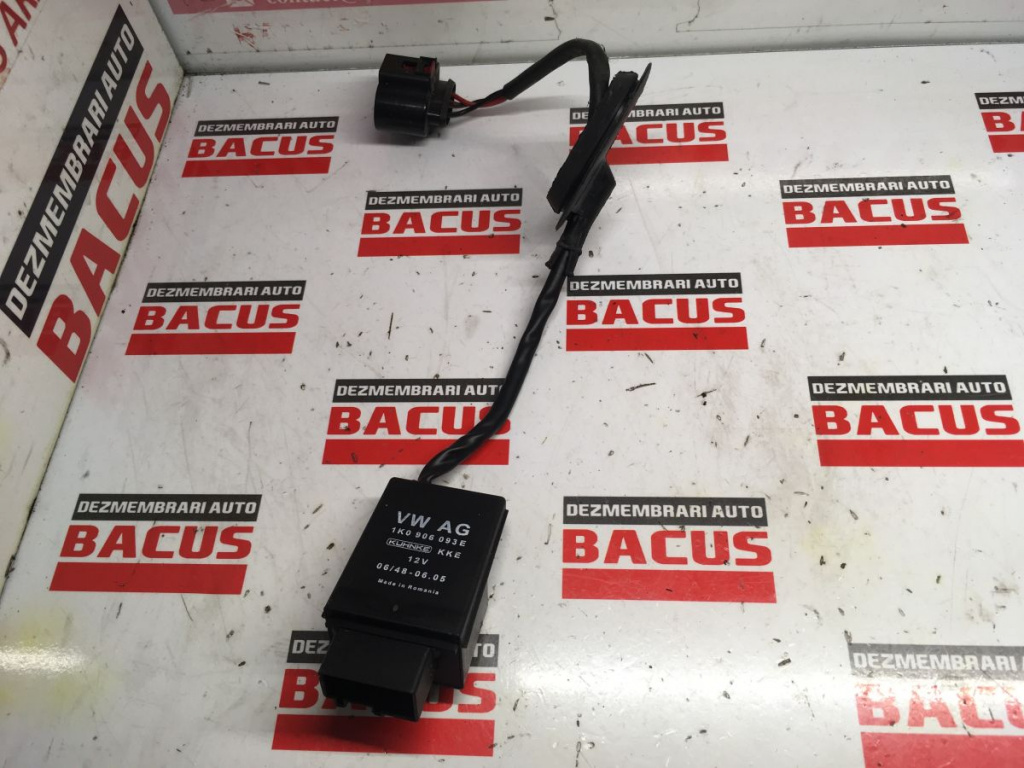 Releu pompa combustibil Volkswagen Golf 5 cod: 1k0906093e