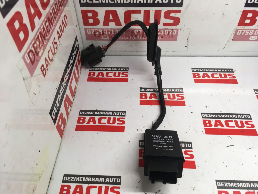 Releu pompa combustibil VW Golf 5 cod: 1k0906093e