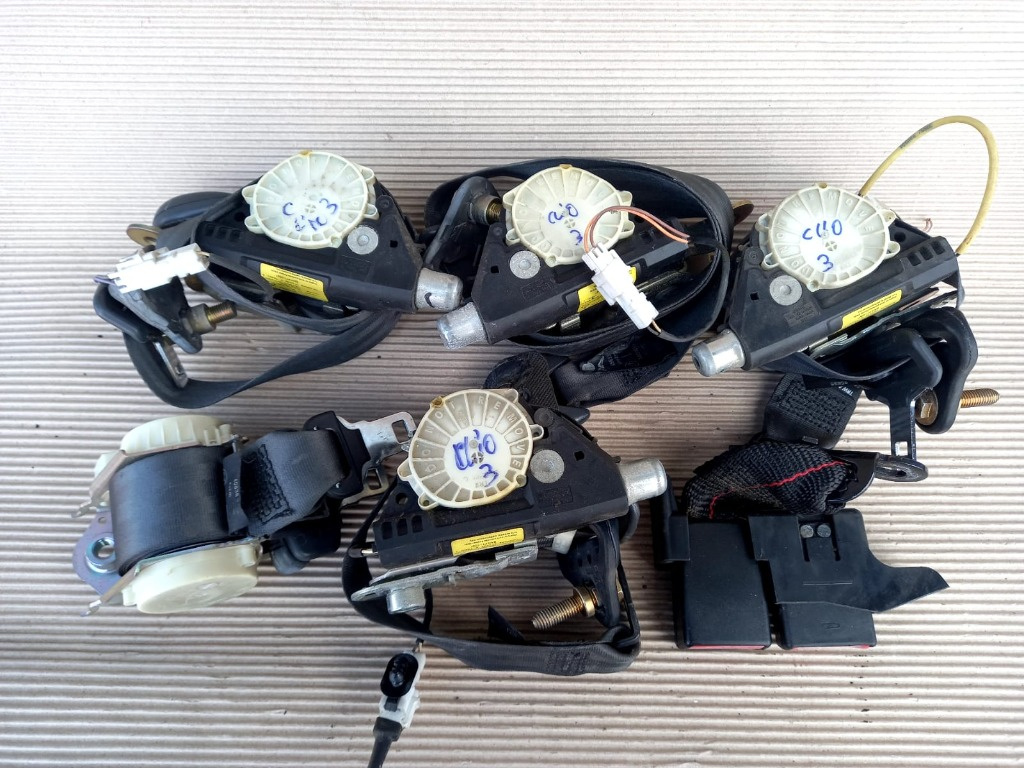 Renault Clio 3, set centuri siguranta cu capse pirotehnice