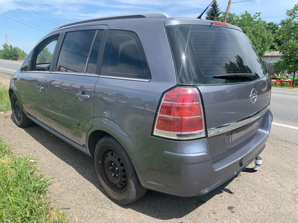 Rezervor Opel Zafira B 2006 MONOVOLUM 1.
