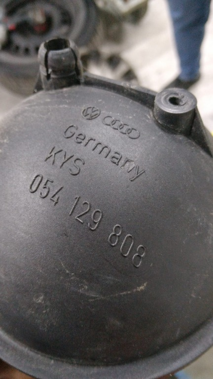 Rezervor Vacuum Audi A4 B8 Hidramat Cod Motor CAGA Cod piesa : 054 129 808
