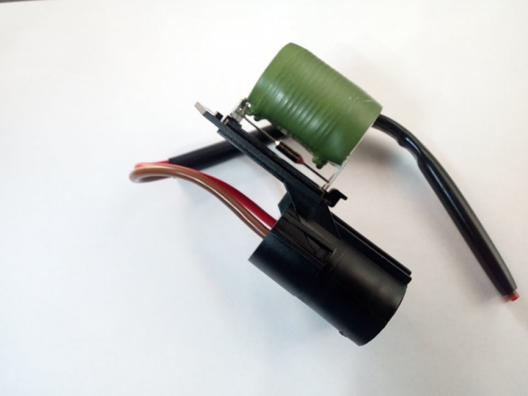 Rezistenta Electroventilator Cu 4 Pini Opel Astra G 1.6 105CP Z16XEP