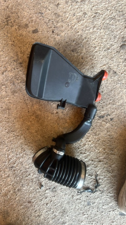 Rezonator aer BMW X3 G01 3.0 D 8583592