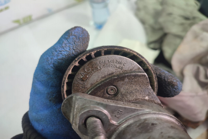 Rola intinzatoare 04e145299l 1.4 tsi Sko
