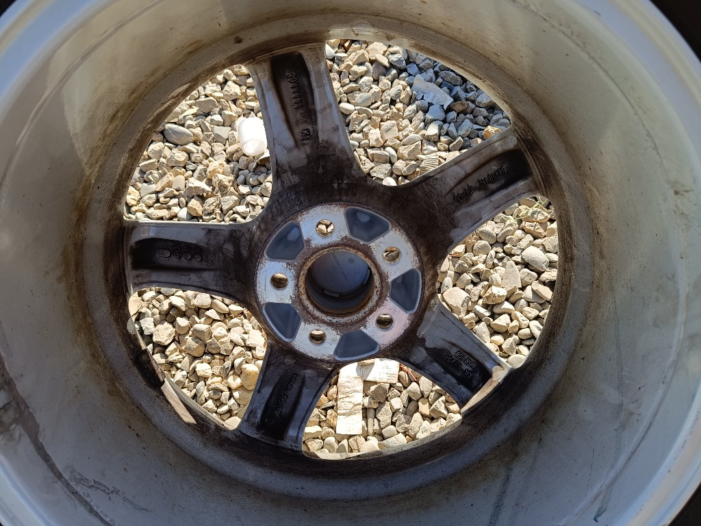 Roti iarna Volvo XC60 235 45 18 Bridgest