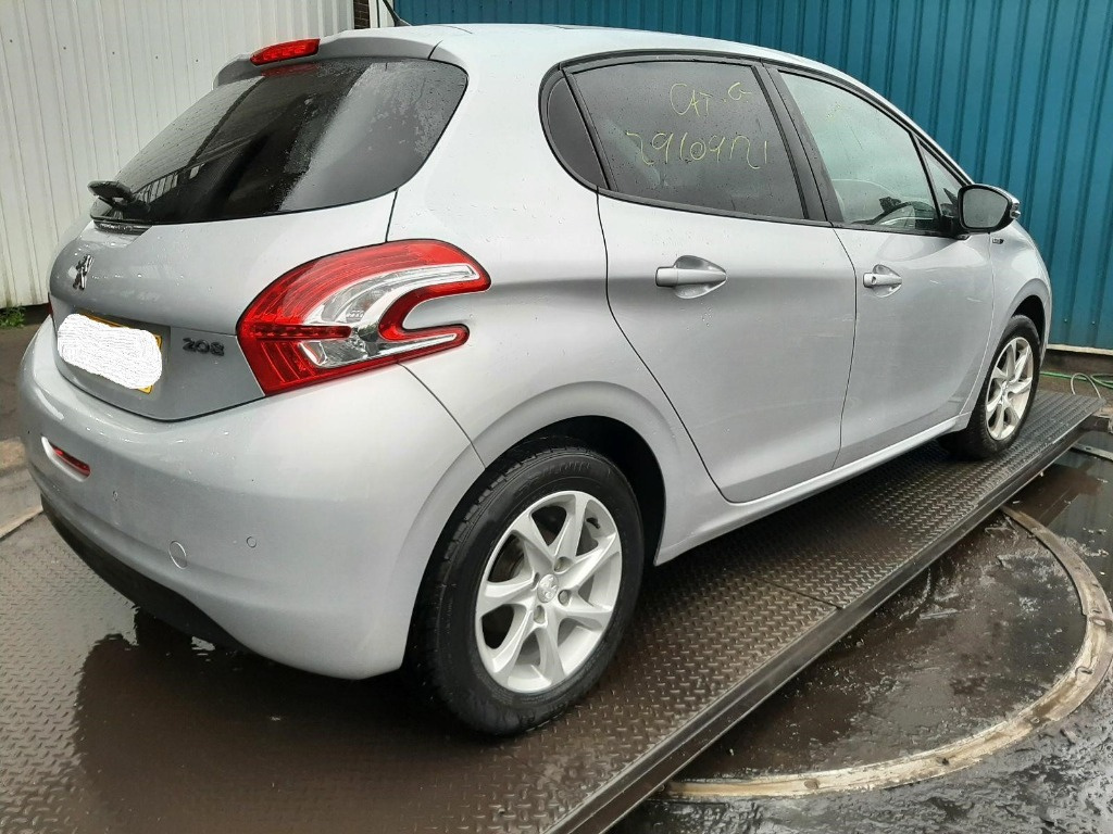 Rulou polita portbagaj Peugeot 208 2015 HATCHBACK 1.2 i EB2F