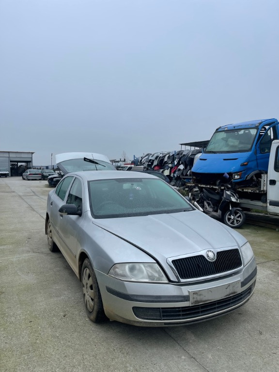 Rulou polita portbagaj Skoda Octavia 2 2