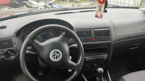 Rulou polita portbagaj Volkswagen Golf 4