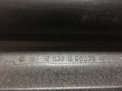 Rulou portbagaj VW Passat B6 Combi cod: 9937000039