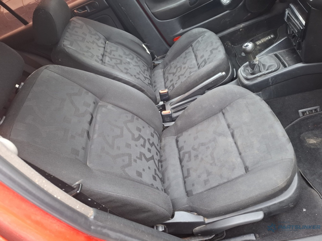 Scaun fata, pasager dreapta VOLKSWAGEN GOLF IV 1J1 1997 - 2007 TDI AGR, ALH