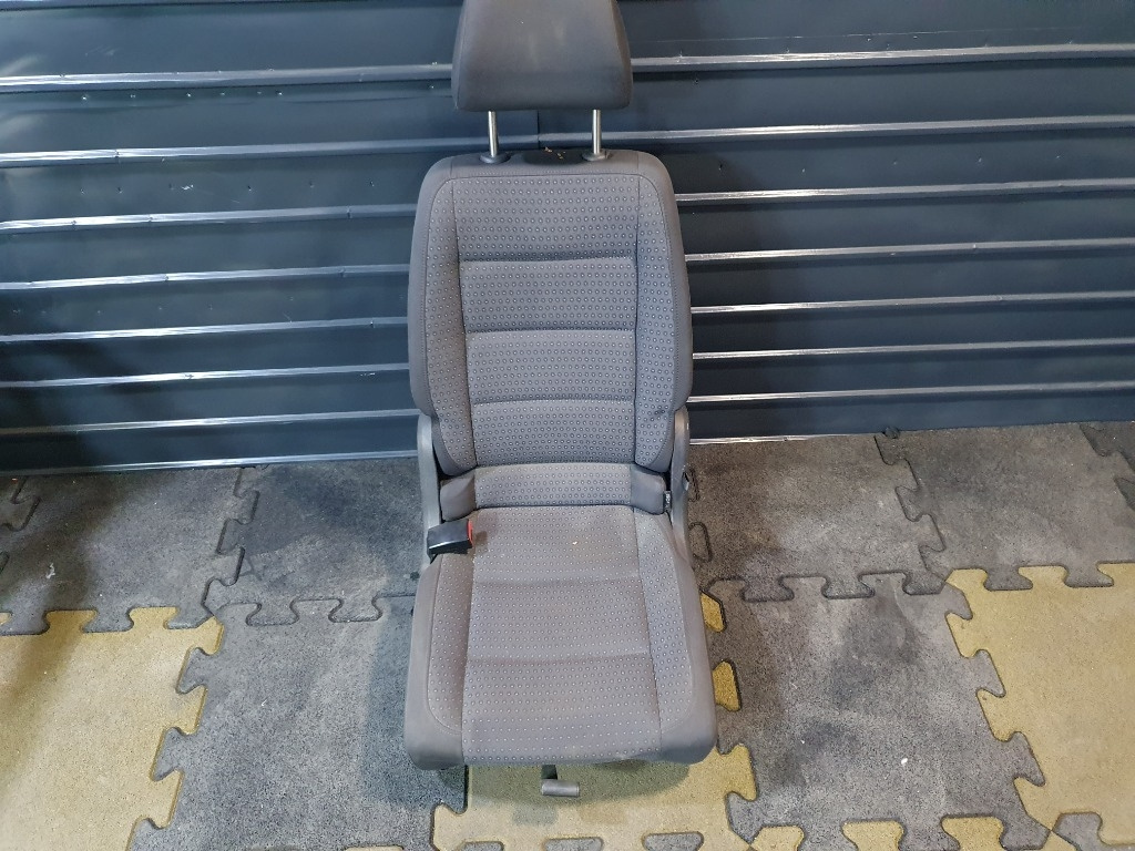 Scaun pasager stanga VOLKSWAGEN TOURAN 1T1, 1T2 2003 - 2010 2.0 TDI BMM 1T0883063D